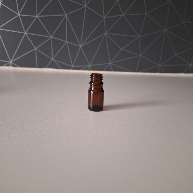 Flacon en verre ambré 5 mL avec bouchage pompe crème